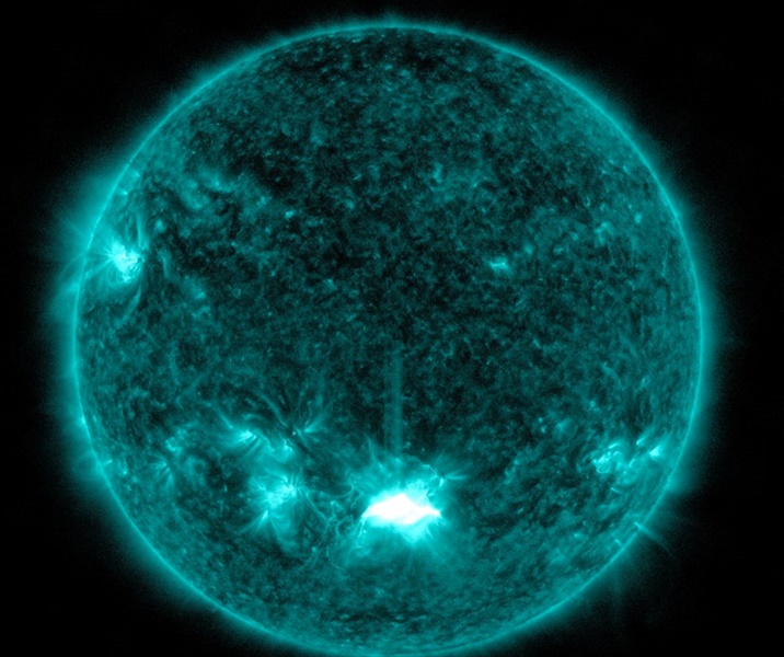 Ήλιος – Εκτόξευσε μια ισχυρή έκλαμψη που θα φτάσει σύντομα στη Γη