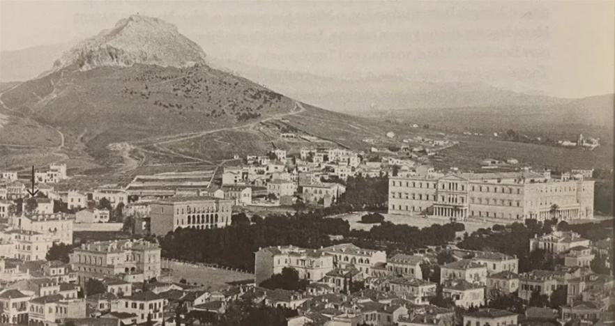 Η Αθήνα πριν από 120 χρόνια: Τα πλατάνια στην Πανεπιστημίου και ο αγαπημένος περίπατος στην Σταδίου
