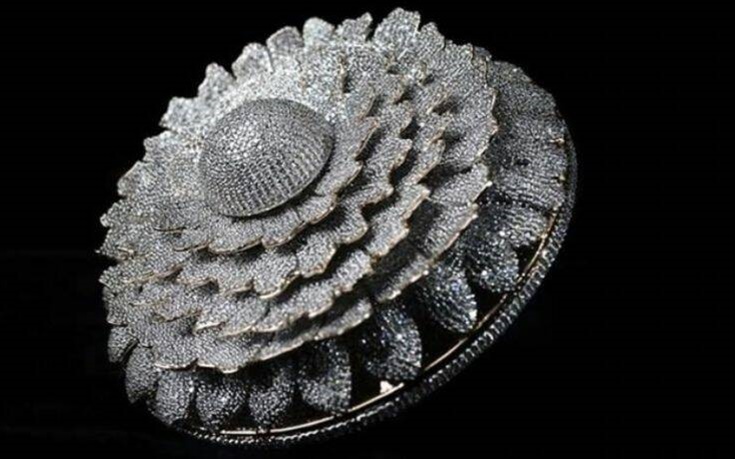 Δαχτυλίδι με 12.638 διαμάντια στο βιβλίο των ρεκόρ Γκίνες Ο Ινδός κοσμηματοπώλης που το δημιούργησε δεν έχει σκοπό ακόμα να το πουλήσει