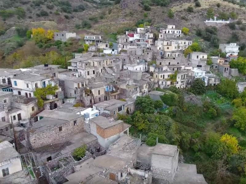 Αυτό είναι το χωριό φάντασμα στην Κρήτη που πήγε Λος Άντζελες! 